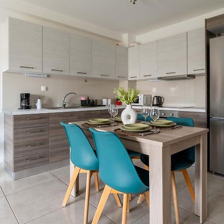 Modern Spacious Apartment Located In Piraeus Buitenkant foto
