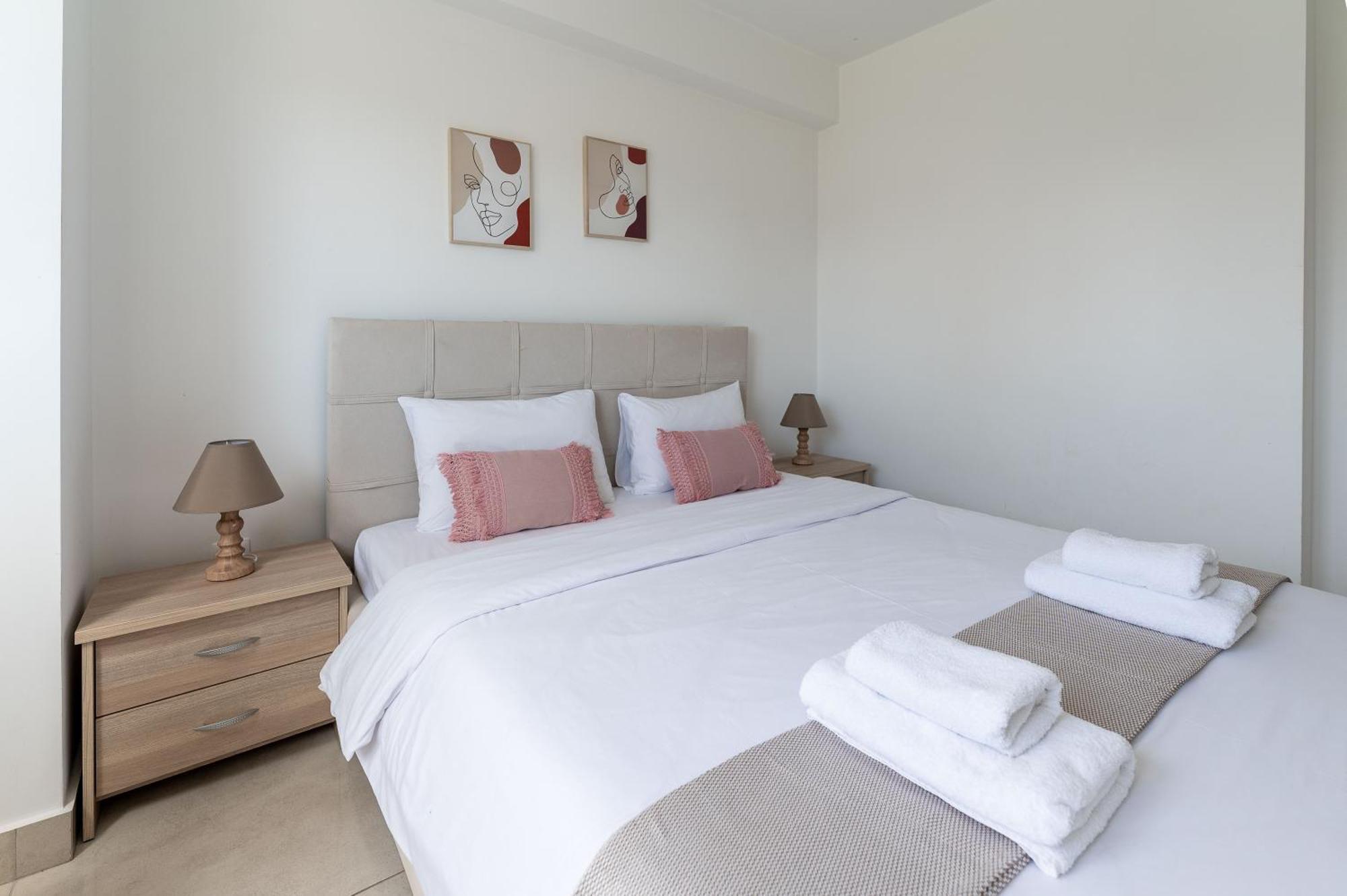 Modern Spacious Apartment Located In Piraeus Buitenkant foto